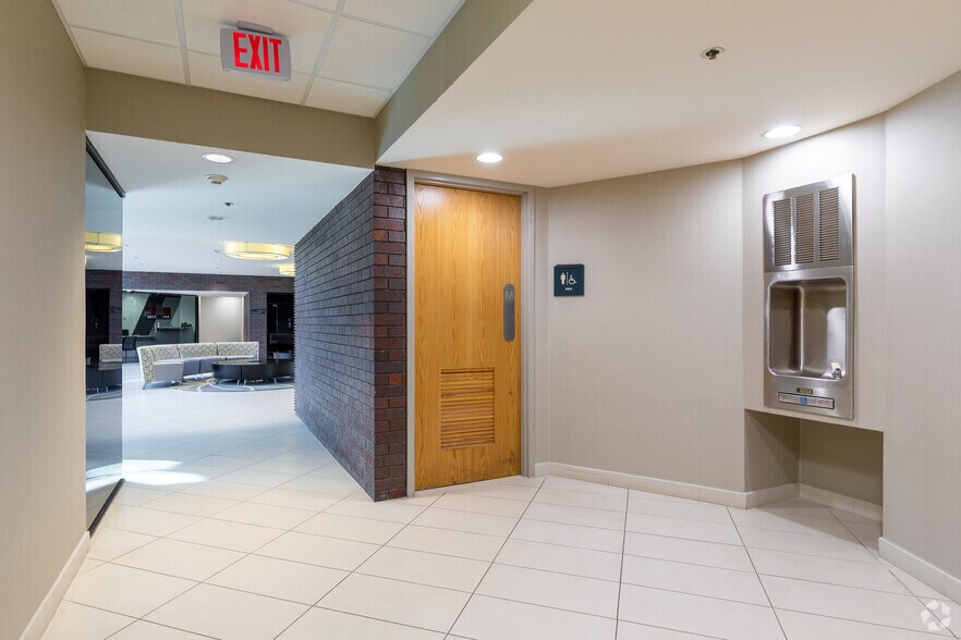More Photos Of 9100 Shelbyville Rd, Louisville Office For Lease
