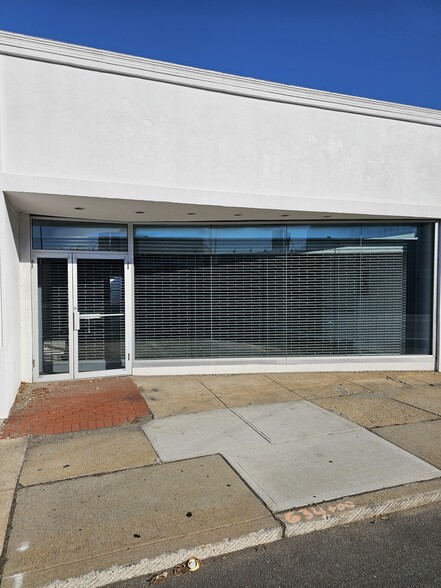 More Photos Of 313-323 Sunrise Hwy, Rockville Centre Storefront For Lease