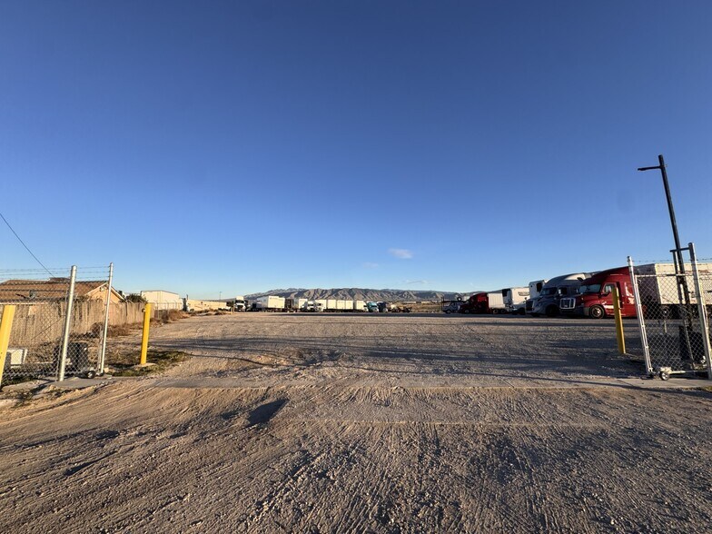 More Photos Of 17105 Darwin Ave, Hesperia Land For Lease