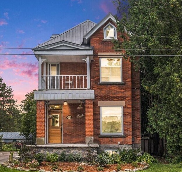 Primary Photo Of 1820 Farwel St, Ottawa Office Residential For Sale