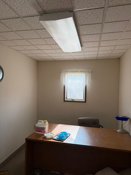 More Photos Of 104 Woodward Hill Rd, Edwardsville Office For Sale