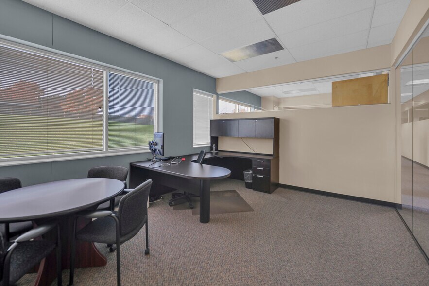 More Photos Of 1445 Kemper Meadow Dr, Cincinnati Loft Creative Space For Sale