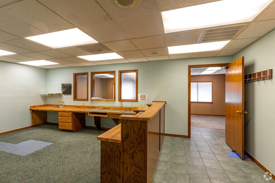More Photos Of 1645 Dorchester Dr, Plano Medical For Lease