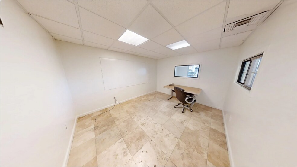 More Photos Of 16624 N 32nd St, Phoenix Storefront Retail Office For Lease