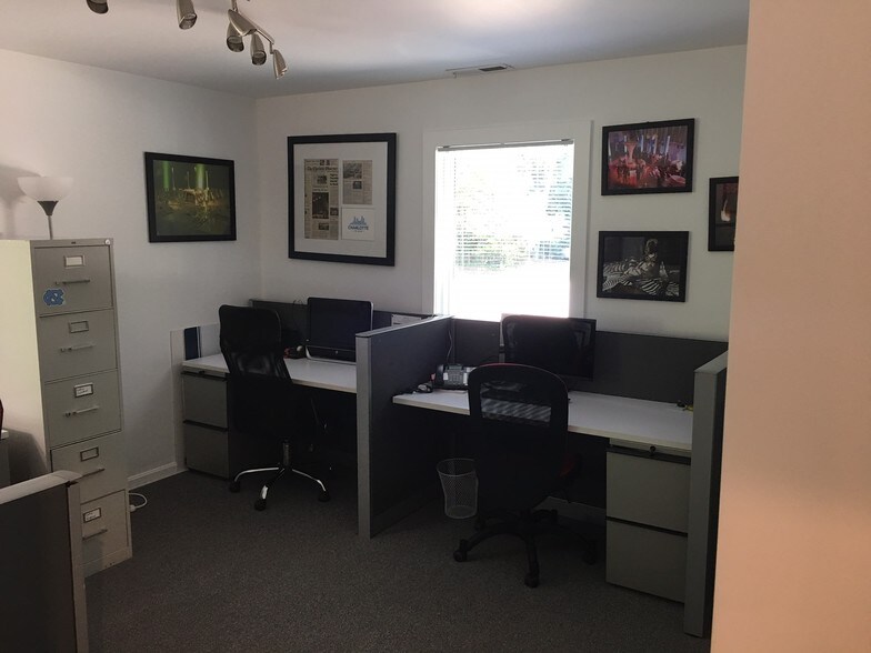 More Photos Of 1223 Walnut St, Cary Office For Lease