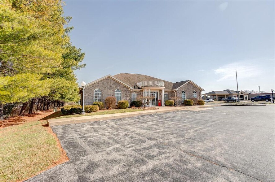 More Photos Of 824 N Market St, Waterloo Medical For Sale