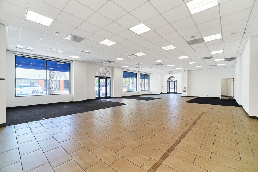 More Photos Of 108 W 3rd St, Long Beach Restaurant For Lease