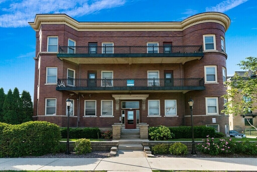 Primary Photo Of 2335 W Wisconsin Ave, Milwaukee Apartments For Sale