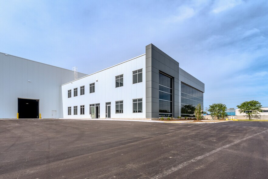 More Photos Of 151 Garden Ave, Brantford Distribution For Lease