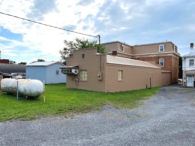 More Photos Of 121-125 N Main St, Woodstock Storefront Retail Residential For Sale