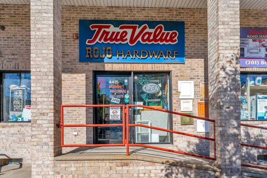 More Photos Of 4415 Park Ave, Union City Storefront Retail Residential For Lease