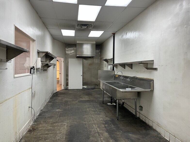 More Photos Of 23 Huntington Dr, Arcadia Storefront For Lease