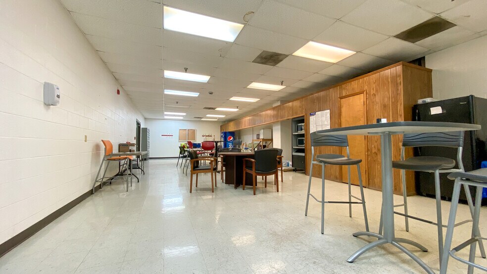 More Photos Of 546 Harvey Faulk Rd, Sanford Warehouse For Lease