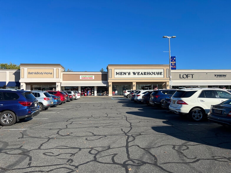 More Photos Of 401-419 S Oyster Bay Rd, Plainview Unknown For Lease