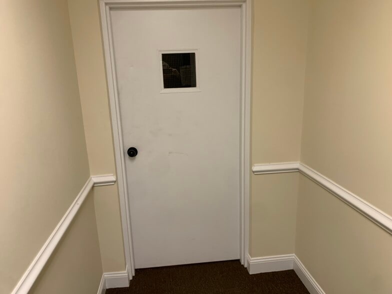 More Photos Of 602 S King St, Leesburg Office For Lease