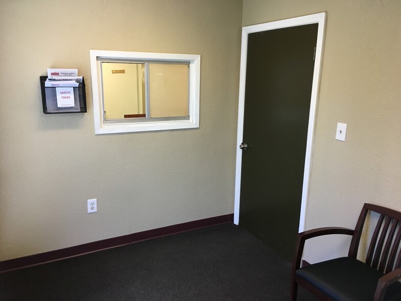 More Photos Of 2610 Tampa East Blvd, Tampa Warehouse For Sale