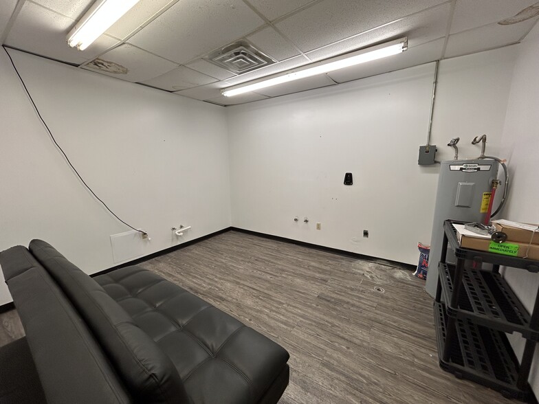 More Photos Of 1315-1325 W Sunshine St, Springfield Storefront For Lease