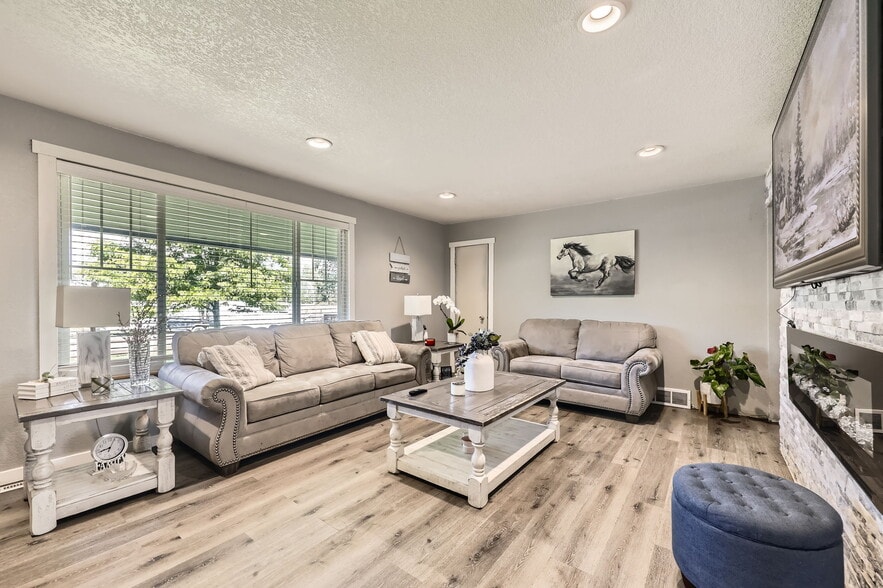 More Photos Of 8690 Verbena St, Commerce City Warehouse For Sale