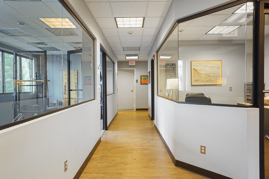 More Photos Of 10 E Willow St, Millburn Office For Lease
