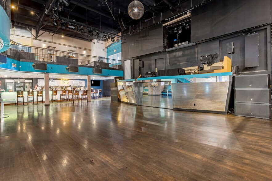 More Photos Of 11473 Chester Rd, Sharonville Restaurant For Sale