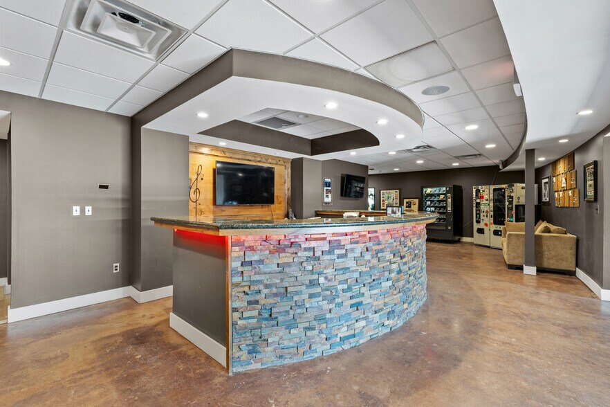 More Photos Of 2908 Epperly Dr, Del City Loft Creative Space For Sale