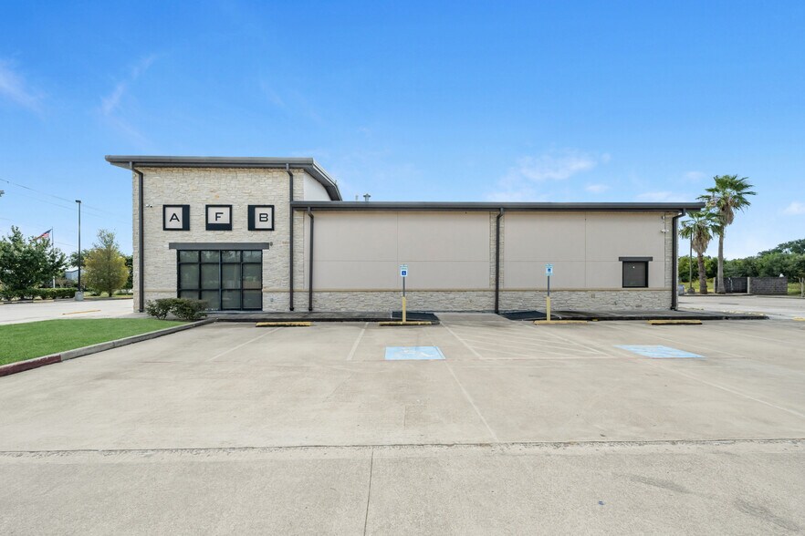 More Photos Of 3326 Watters Rd, Pasadena Office For Sale