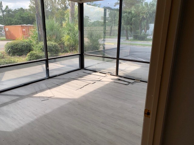 More Photos Of 580 Ellis Rd S, Jacksonville Office For Sale