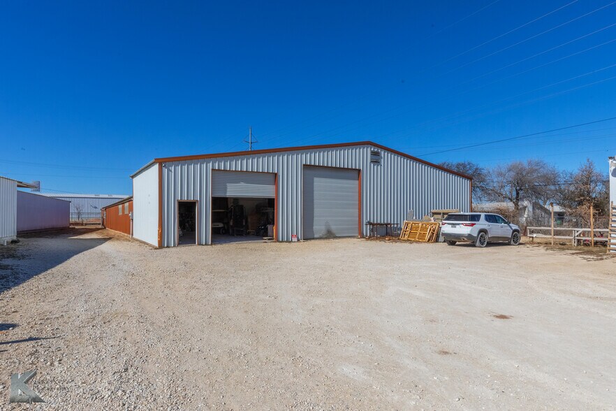 More Photos Of 302 N Access Rd, Clyde Showroom For Sale