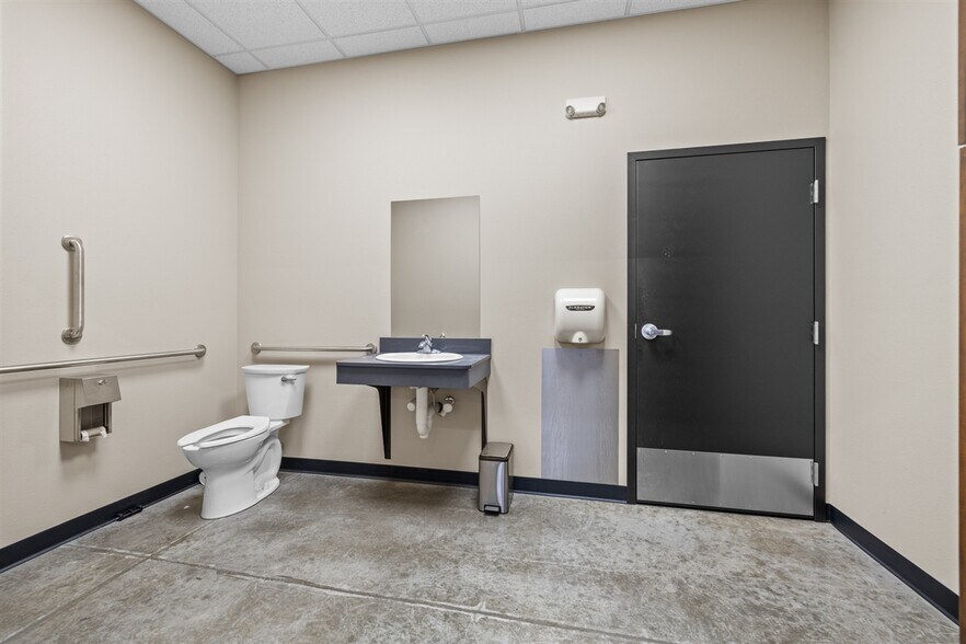 More Photos Of 7051 Highway 2 and 52 W, Minot Warehouse For Sale