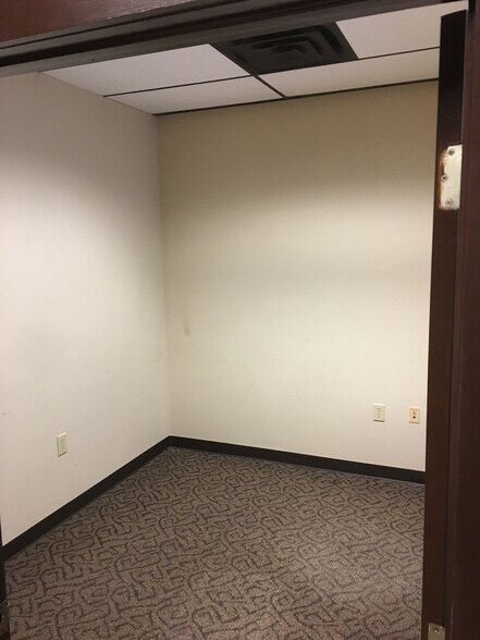 More Photos Of 4560 Atwater Ct, Buford Unknown For Lease