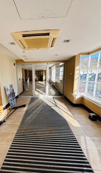 More Photos Of 1345 Old Northern Blvd, Roslyn Storefront Retail Office For Sale