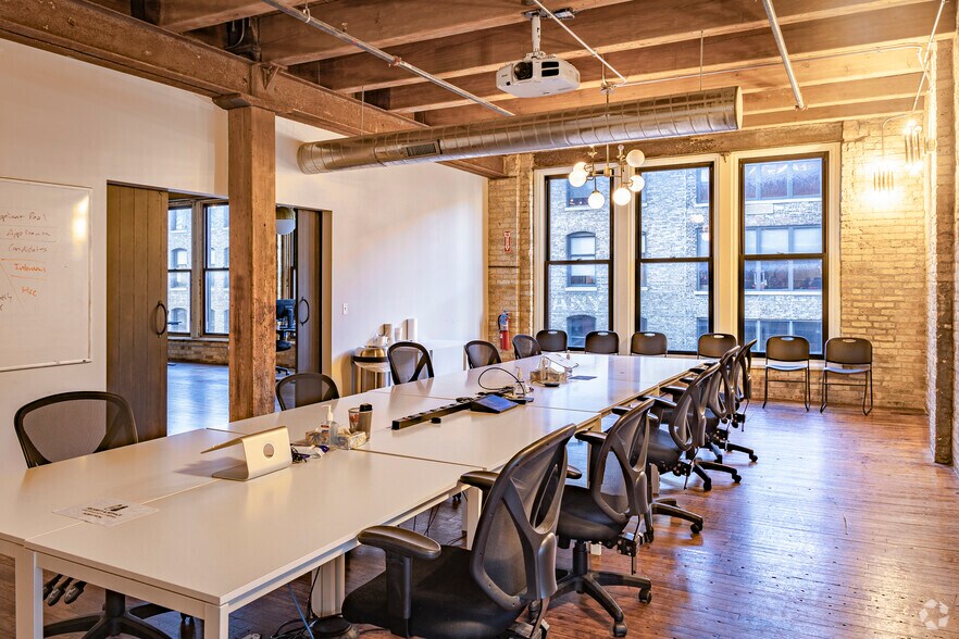 More Photos Of 333 W Ohio St, Chicago Loft Creative Space For Lease