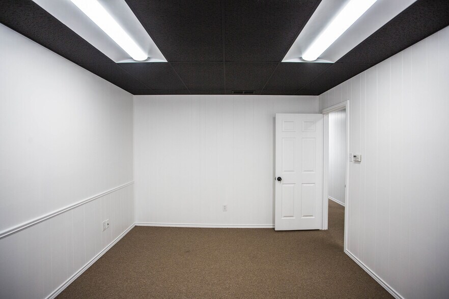More Photos Of 2811 74th St, Lubbock Office Residential For Sale