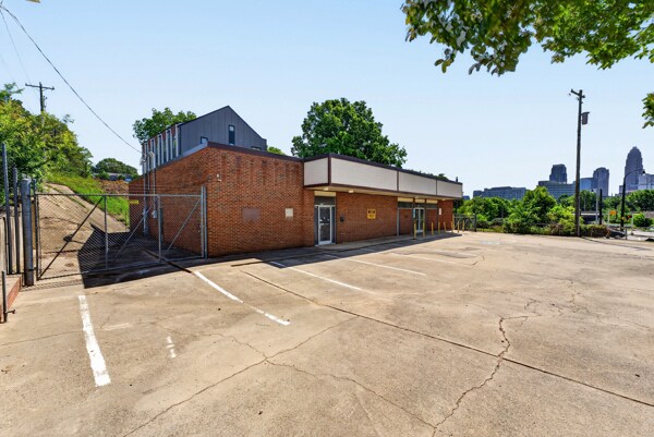 More Photos Of 1416 W Trade St, Charlotte Freestanding For Sale
