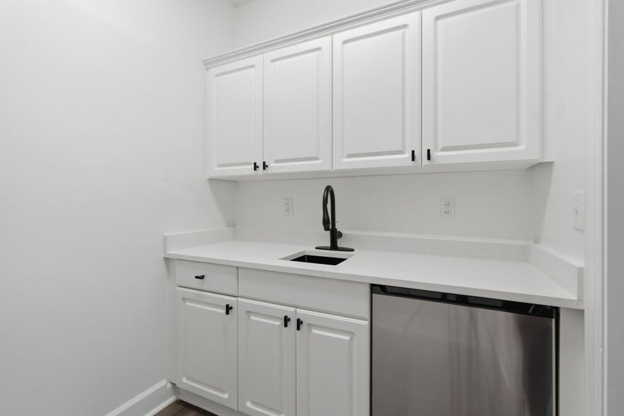 More Photos Of 2856 Johnson Ferry Rd, Marietta Office For Sale