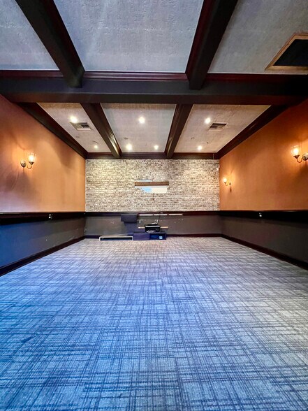 More Photos Of 14572 Big Basin Way, Saratoga Storefront For Lease