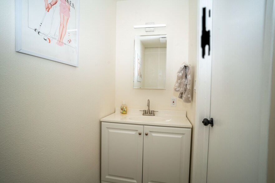 More Photos Of 1951 Hornblend St, San Diego Apartments For Sale