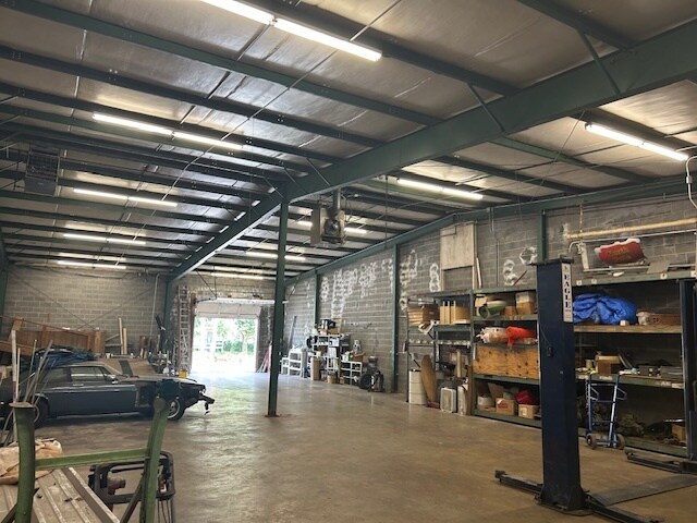 More Photos Of 1703-1705 Holbrook St, Greensboro Light Manufacturing For Sale