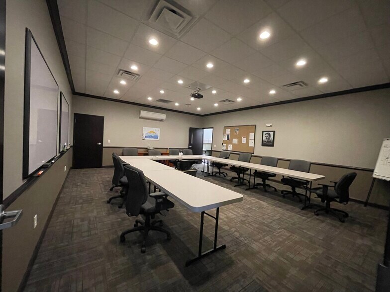 More Photos Of 4610 Progress Dr, Columbus Showroom For Lease