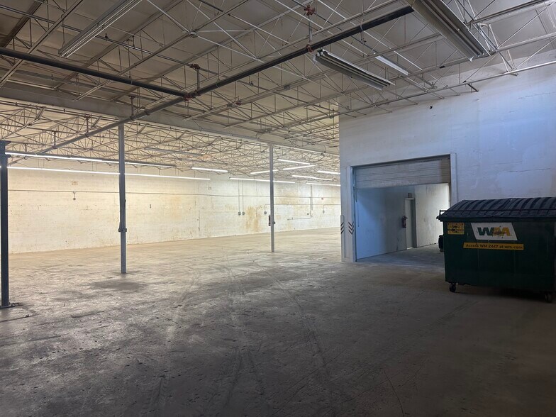 More Photos Of 1677 W 31st Pl, Hialeah Manufacturing For Lease