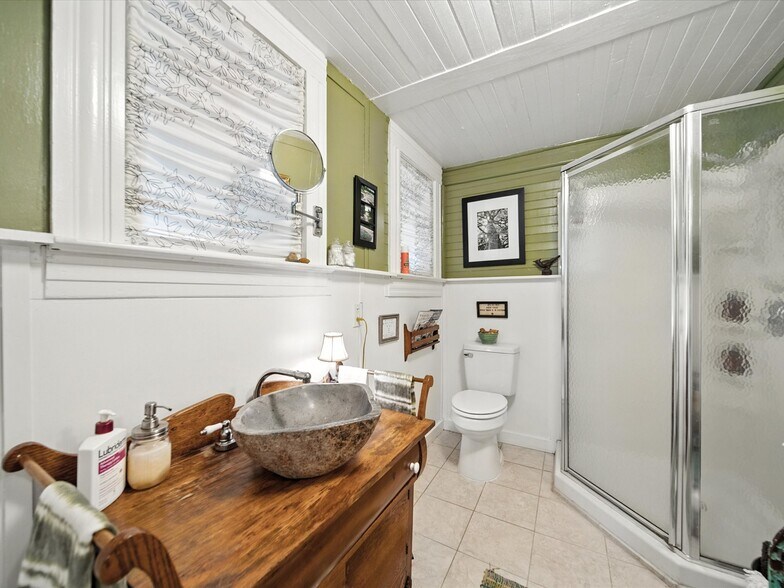 More Photos Of 221 N Main St, Clover Hospitality For Sale