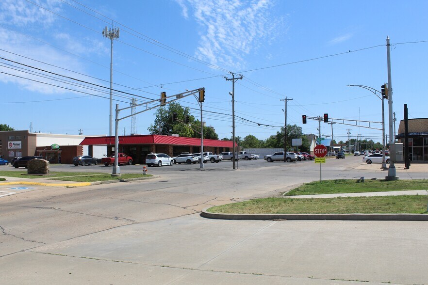 More Photos Of 1223 Main St, Woodward Fast Food For Sale