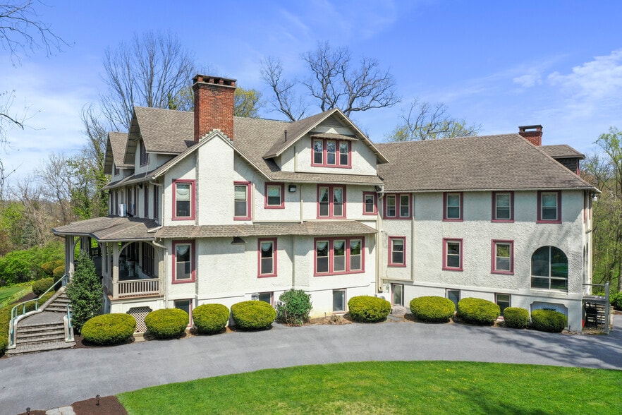 More Photos Of 1090 Ragged Edge Rd, Chambersburg Hospitality For Sale