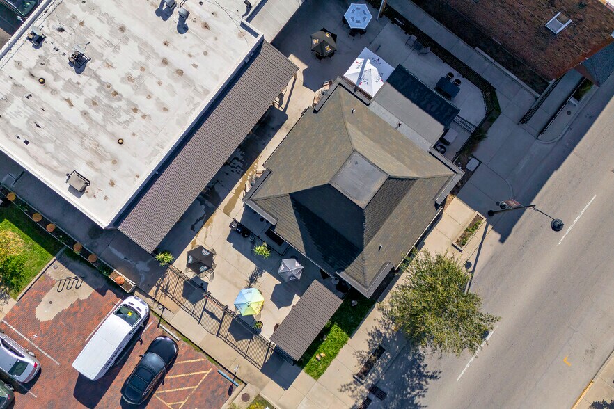 More Photos Of 101 W Monroe St, Carbondale General Retail For Sale