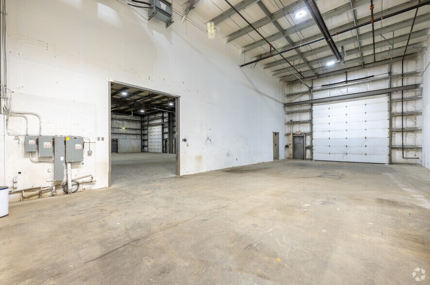 More Photos Of 8800 Venture Av SE, Calgary Warehouse For Lease