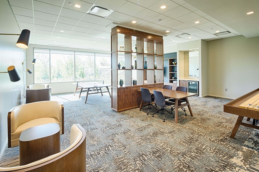 More Photos Of 2245 Monroe St, Herndon Office For Lease