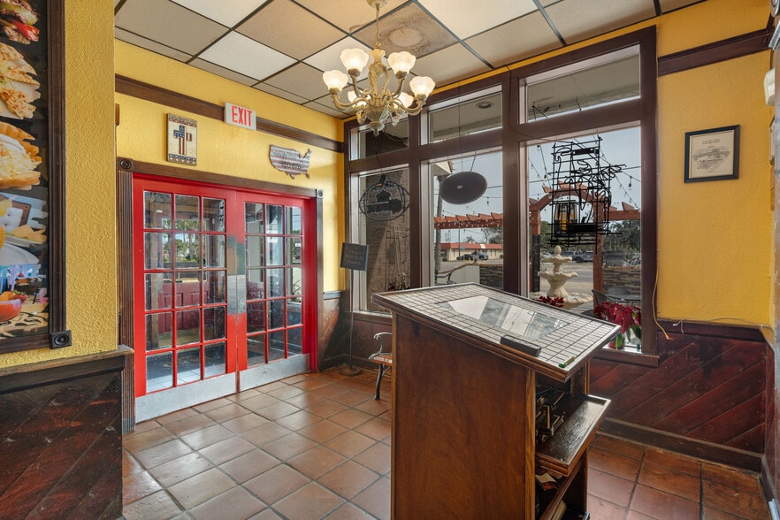 More Photos Of 480 Mary Esther Blvd NW, Fort Walton Beach Restaurant For Sale