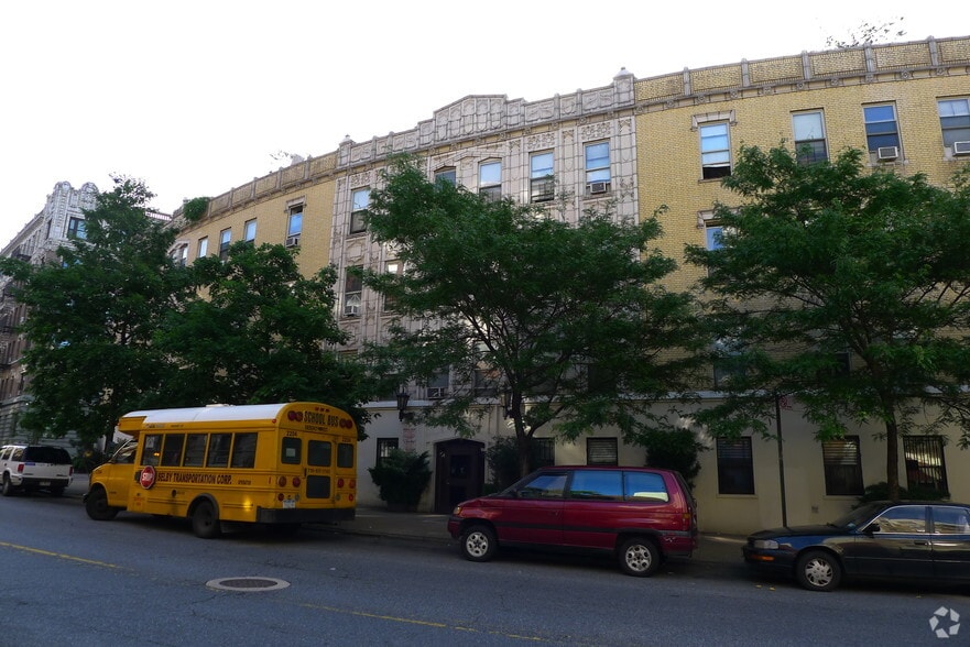 More Photos Of 10 Fort Washington Ave, New York Specialty For Lease