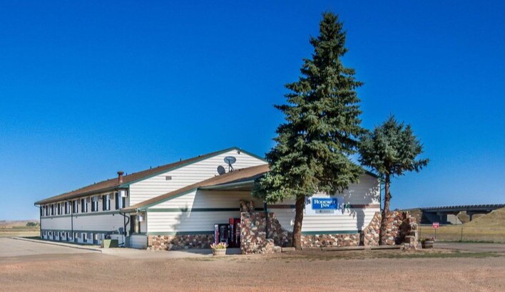 Primary Photo Of 427 2nd Avenue NW, Wibaux Hotel For Sale