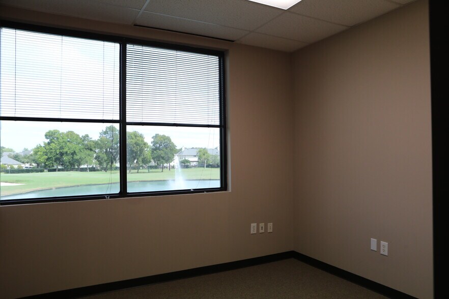 More Photos Of 19855 Southwest Fwy, Sugar Land Office For Lease
